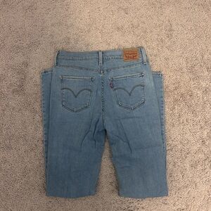 724 Levi's High Rise Straight Women's Jeans in Light Blue Denim